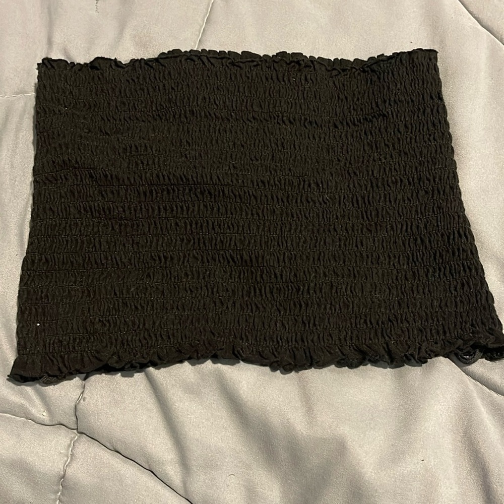 small black strapless crop top